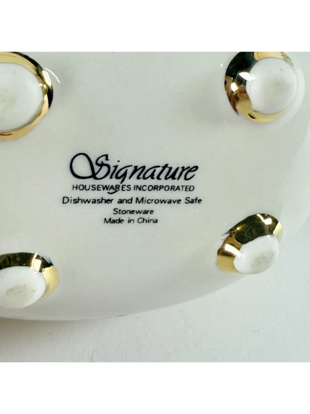 Signature Hedgehog Shaped Nested Bowls 4 Pieces Measuring Cups White Gold